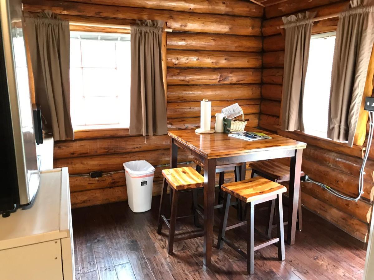 Gwin'S Lodge & Roadhouse Cooper Landing المظهر الخارجي الصورة